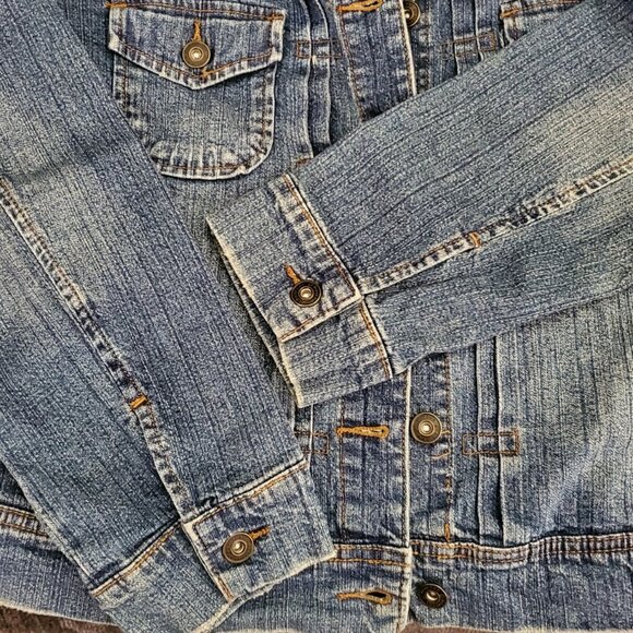 St. John's Bay Denim Jacket – Size Medium, Classic Style, Excellent Condition - Picture 11 of 15